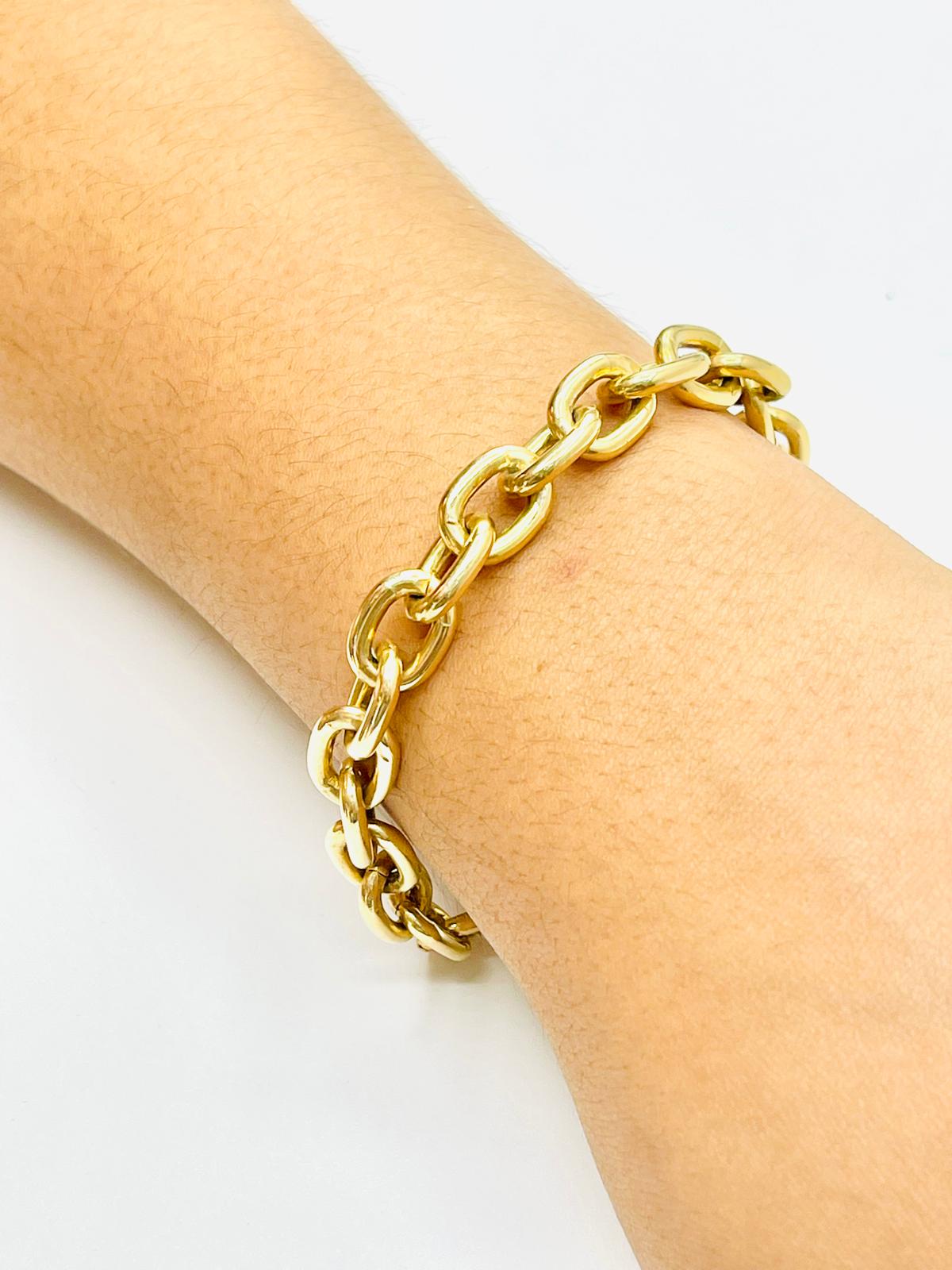 Thick gold link bracelet