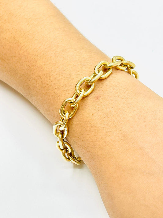 Thick gold link bracelet