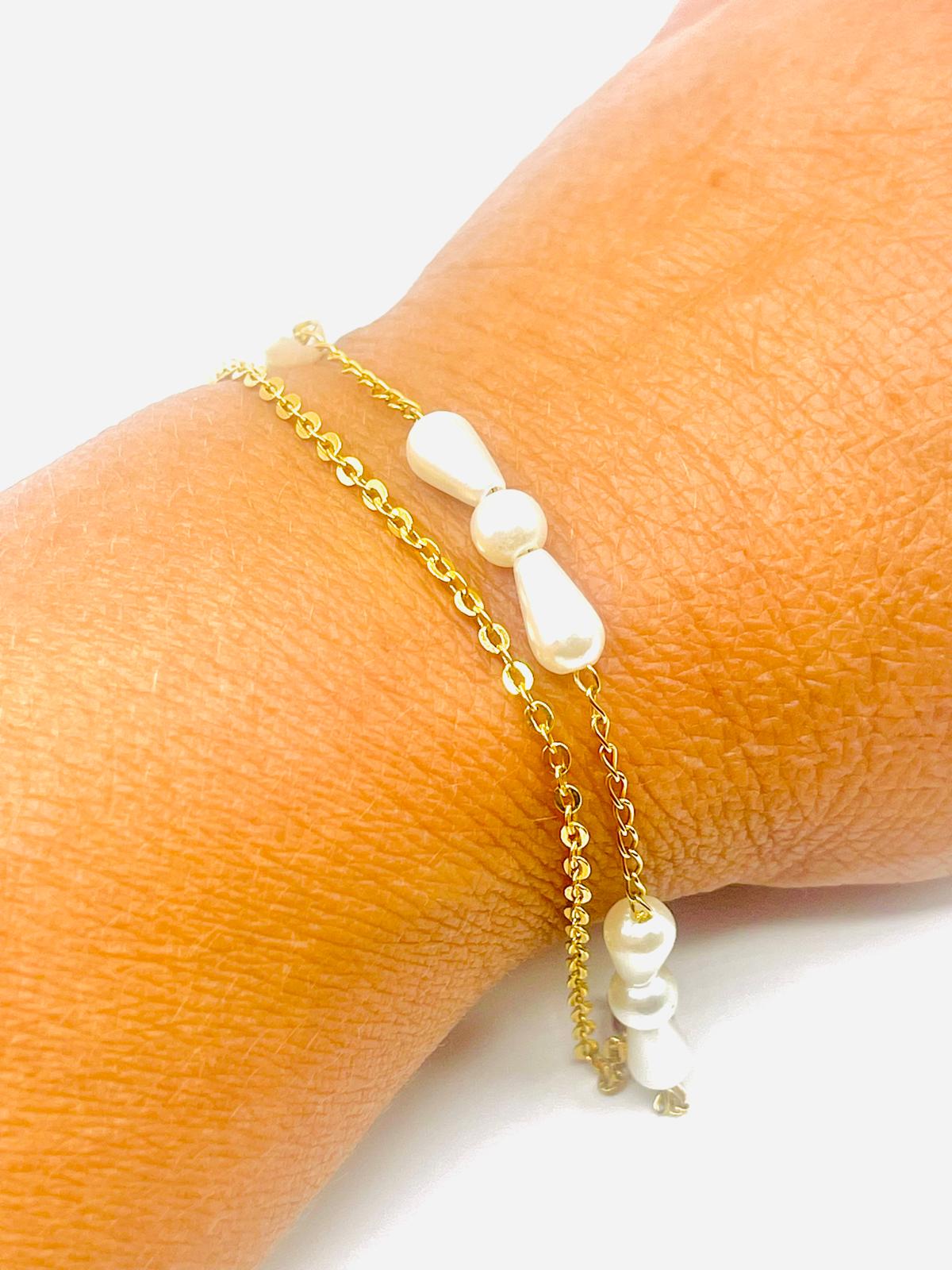 Double bracelet with pearls