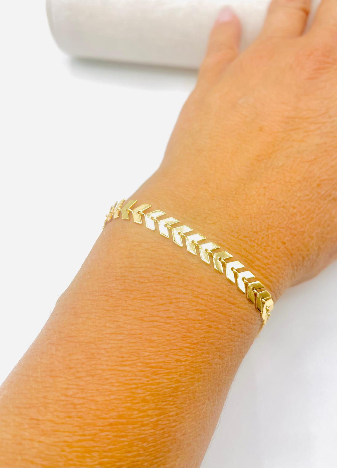 Leaf model bracelet